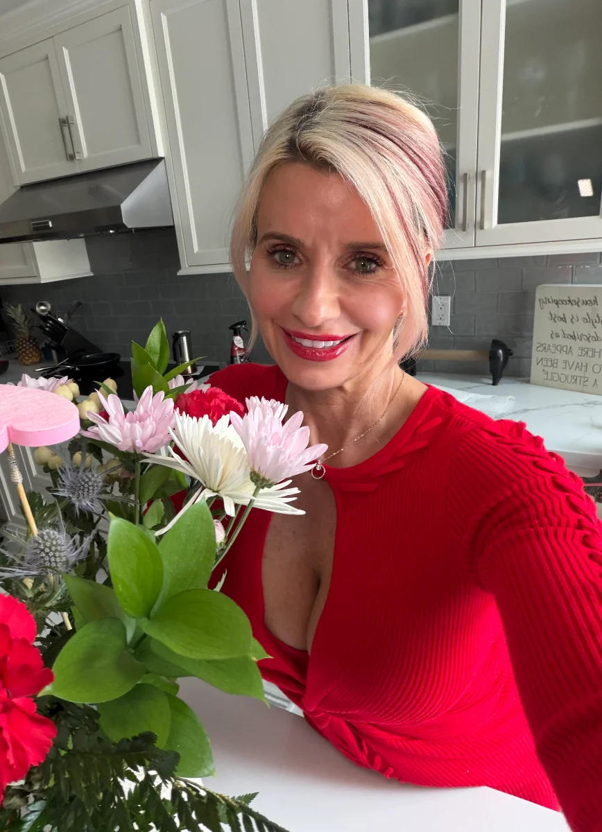 Amanda Dalton – Amanda, relaxed, at home